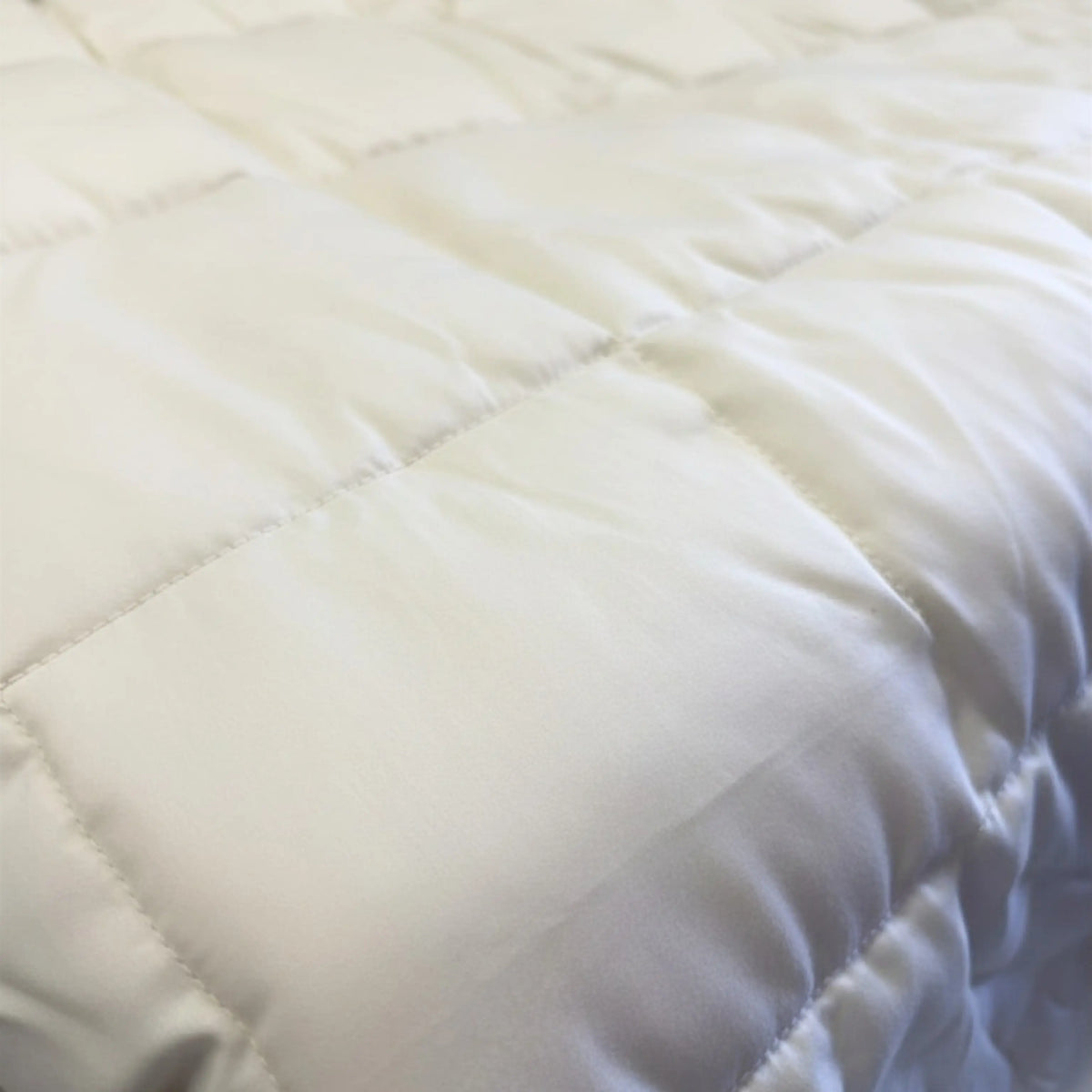 Classic Pure Wool Duvet by Snug Sleep – view 4